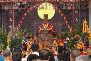 “Biển người” tại lễ rước kiệu Bà Thiên Hậu