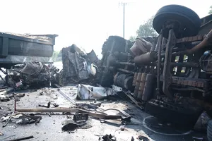 Hiện trường hai phương tiện bị cháy rụi