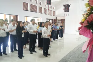 Khối Thi đua 1 của UBND TP về nguồn kết hợp sinh hoạt chuyên đề