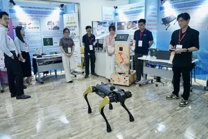 Nhiều sản phẩm công nghệ tham gia tại Techmart. Ảnh: DUY TRẦN 