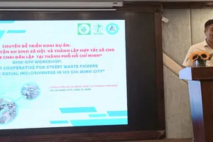 Cần nhiều hỗ trợ thiết thực hơn cho người thu gom rác dân lập, thu mua ve chai