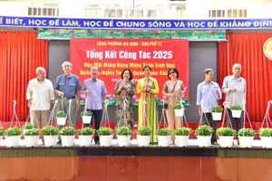 Ngày hội khu dân cư “Đoàn kết-nghĩa tình-tự quản-muôn sắc hoa” ở phường Gia Định