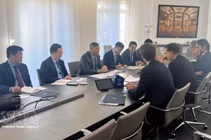 越南财政部长吴文俊与罗斯柴尔德集团（Rothschild & Co）举行工作会谈。图自越通社