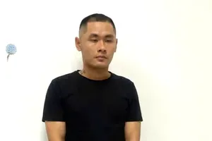 阮智浩在公安机关接受调查。