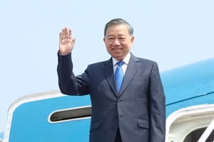 越南党中央总书记、国家主席苏林率越南高级代表团离开河内，赴美国出席第81届联合国大会一般性辩论 图自越通社
