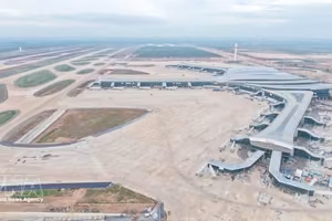 隆城国际机场全景。图自越通社
