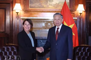 越南党中央总书记、国家主席苏林会见斯坦福大学商学院院长。 图自越通社