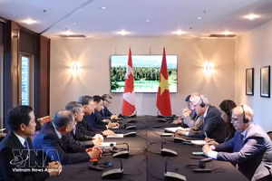越南党中央总书记、国家主席苏林会见AtkinsRéalis总裁兼首席执行官伊恩·L·爱德华兹。图自越通社