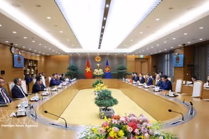 政府总理黎明兴会见出席打击通缉犯罪会议的东盟各国代表团团长。图自越通社