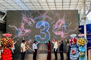 领导代表及嘉宾进行2026年企业家与书籍周开幕仪式。