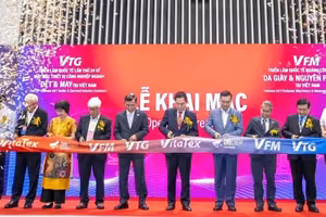 越南国际纺织暨制衣机械展览会开幕。图自越通社