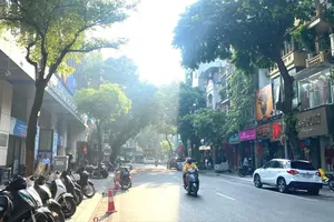 两个多星期以来，河内清晨起便持续出现晴朗、干燥天气，降雨较少。图：福厚