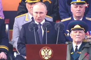 Tổng thống Nga Vladimir Putin vừa ký sắc lệnh tăng quy mô lực lượng vũ trang. Ảnh: pravda.com.ua