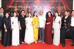 Các nghệ sĩ khoa Thanh nhạc, Học viện Âm nhạc Quốc gia Việt Nam tham gia chương trình. Ảnh NGUYỄN NAM