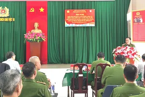 Triển khai kế hoạch tăng cường công tác PCCC và CNCH tại 5 phường. Ảnh: KIẾN VĂN