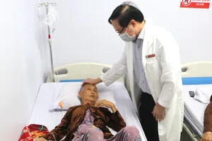 Hơn 130 người nhập viện sau khi ăn bánh mì