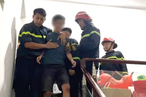Cảnh sát PCCC và CNCH giải cứu nam thanh niên có ý định tự tử 