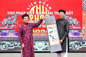 Khai mạc Liên hoan Thư pháp Việt Nam lần thứ nhất