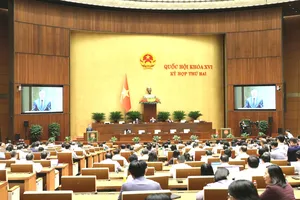 Các đại biểu họp về dự án Luật Ngân sách nhà nước (hợp nhất) tại nghị trường sáng 23-10 . Ảnh: QUANG PHÚC