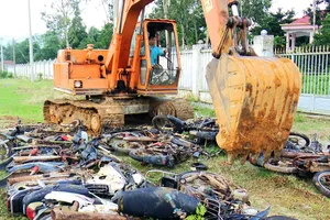 Phá hủy 32 xe lâm tặc sử dụng vận chuyển gỗ