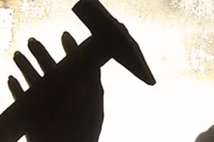 Mâu thuẫn, chồng dùng búa đập đầu vợ tử vong