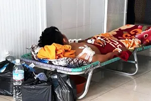 Bảo vệ bạn gái, thanh niên bị chém 7 nhát trên người phải cấp cứu