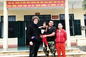 Du khách người Đức cứu cháu bé 7 tuổi đi lạc trên đèo Cả lúc 0 giờ