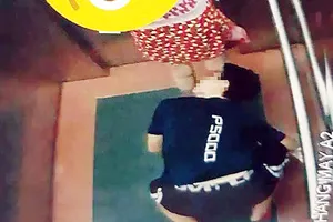 Đối tượng nhìn vào váy cô gái trong thang máy là một thiếu niên 16 tuổi