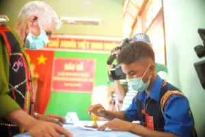 Những lá phiếu sớm sau dốc Cổng Trời