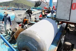 Hai ngư dân Bình Định bị nạn khi đánh bắt trên biển xuyên tết