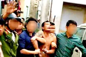 Thanh niên nghi ngáo đá đâm, chém 4 người nhập viện