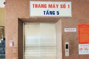 Bình Định: Bệnh nhân bị hành vì thang máy bệnh viện hư hỏng, xuống cấp 