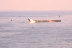 Vụ tàu Hoa Lư 02 đắm ở biển Bình Định: Tập trung điều tra nguyên nhân, ứng phó với tràn dầu