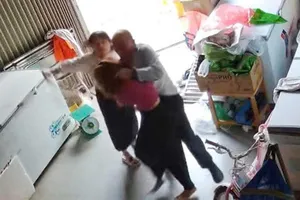 Công an xác minh vụ 2 mẹ con bị hàng xóm xông vào nhà tấn công