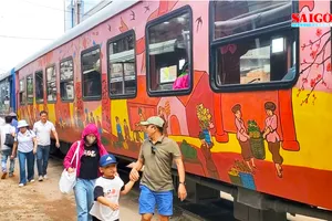 Tour "hỏa xa" khám phá tháp Chăm cổ Bình Định chính thức vận hành