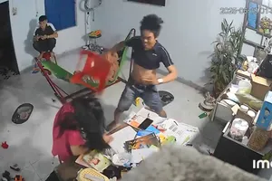 Quảng Ngãi: Xác định đối tượng cầm ghế nhựa đánh liên tiếp vào đầu cô gái