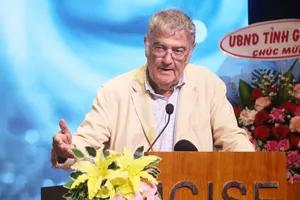 Giáo sư đoạt giải Nobel Vật lý 2012: Khoa học cần môi trường tự do, tin cậy để sáng tạo