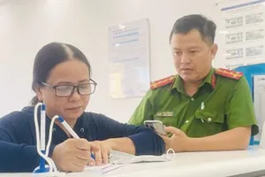 Tài khoản bất ngờ có 1 tỷ đồng, người phụ nữ liền báo công an