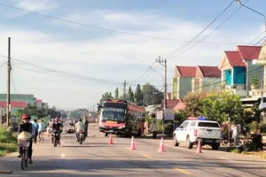 Tai nạn xe khách với xe máy, 2 người chết