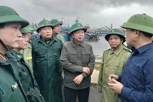 Huy động tổng lực ứng phó với bão số 13