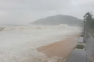 Bão số 13 đổ bộ đất liền có thể giật cấp 15-16