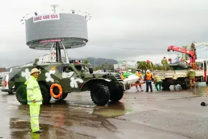 Mở trạm tiếp nhận, gửi hàng cứu trợ vào vùng lũ ven Quy Nhơn