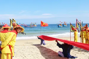 Độc đáo lễ cung nghinh Thủy Lục cư dân vạn đầm Xương Lý