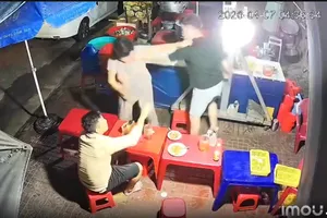 Công an vào cuộc vụ người đàn ông hành hung cụ bà ở Gia Lai 