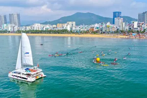 Hơn 120 vận động viên tranh tài tại hội đua thuyền SUP ở biển Quy Nhơn