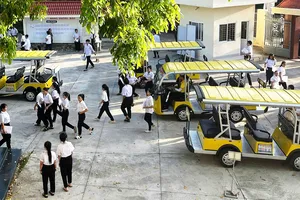 Thuê xe điện du lịch đưa đón thí sinh miền núi đến điểm thi