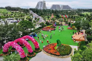 Đặc sắc lễ hội "Ngàn hoa về phố biển" ở bán đảo Phương Mai