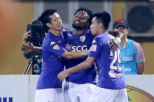 Hà Nội - Cần Thơ 4-0: Hà Nội vươn lên đầu bảng