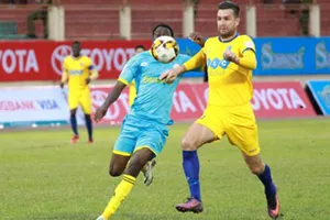 Thanh Hóa - Khánh Hòa 2-0: Xứ Thanh tiếp tục bám đuổi chức vô địch