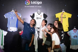 Xem “Siêu kinh điển” cùng danh thủ Karembeu 